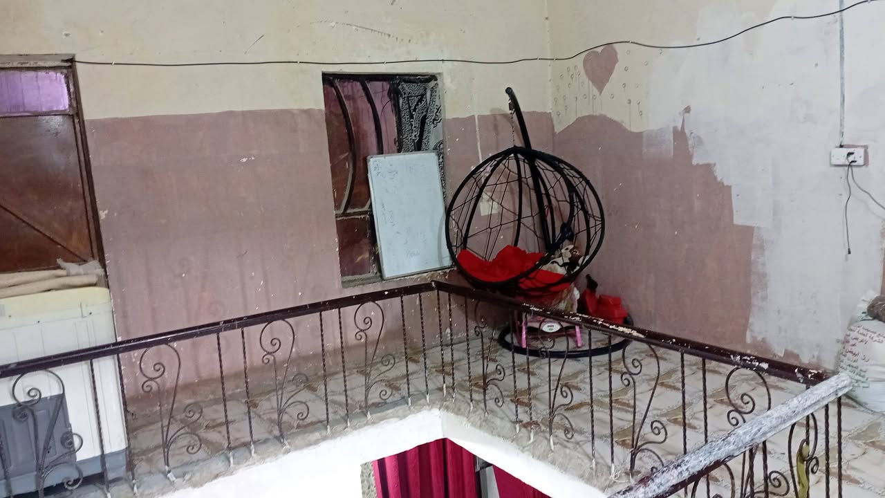 بيت للبيع المساحه 50 متر الموقع حي اور منطقه الشيشان البيت يحتوي على طرمه بلبدايه وصاله جبيره وغرفه جوه وغرفه فوك وصحيات وبلكونه خارجيه تعاي ادزلك مقاطع لبيت منطقه اصولي سند ***********
