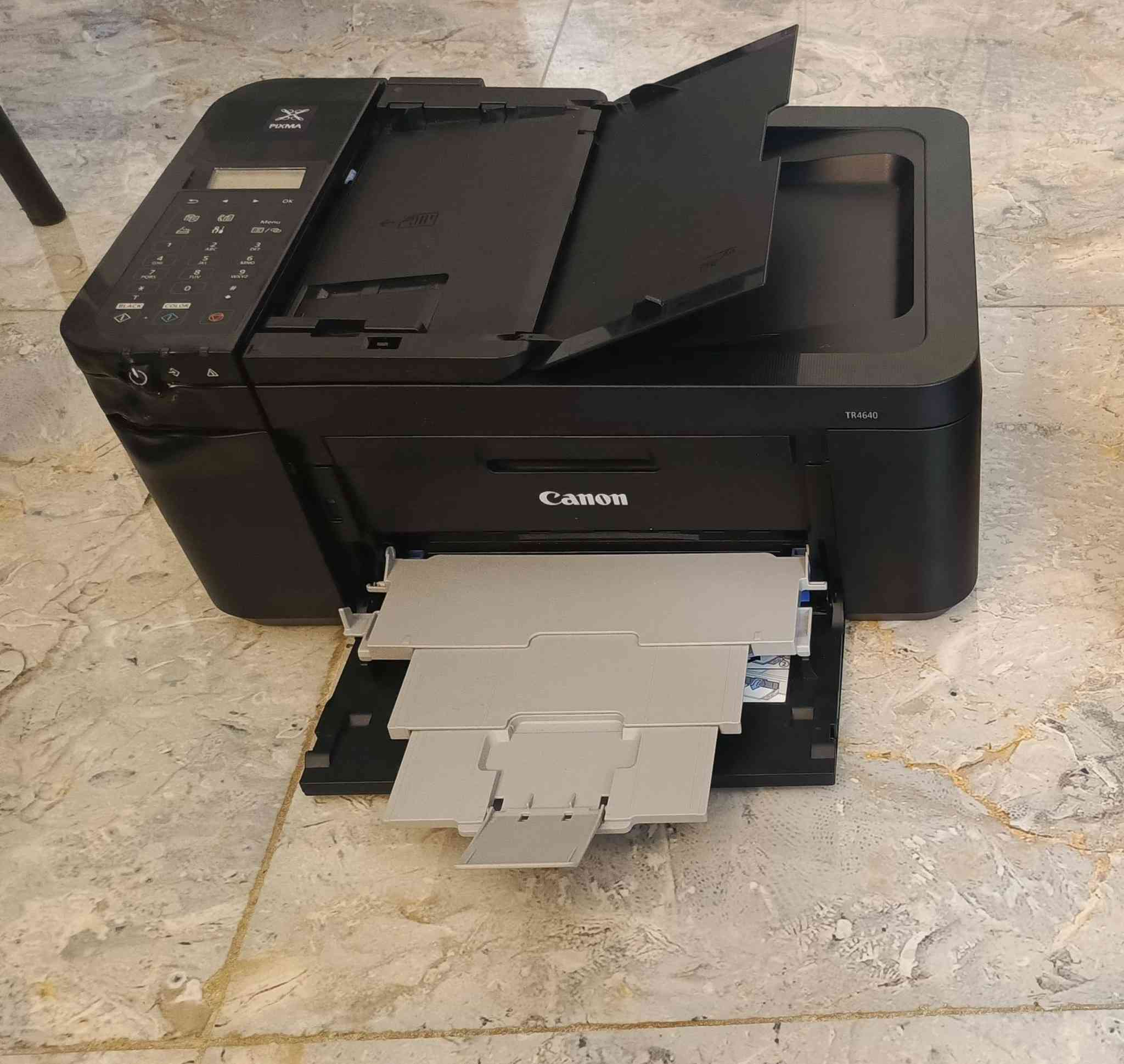 طابعة Canon pixma TR4640 طبع واستساخ وسكنر وجهين جديدة ساحبة 100 ورقة حاليا عاطلة دكمة التشغيل مايعة من الصوبة 
*********** بغداد
