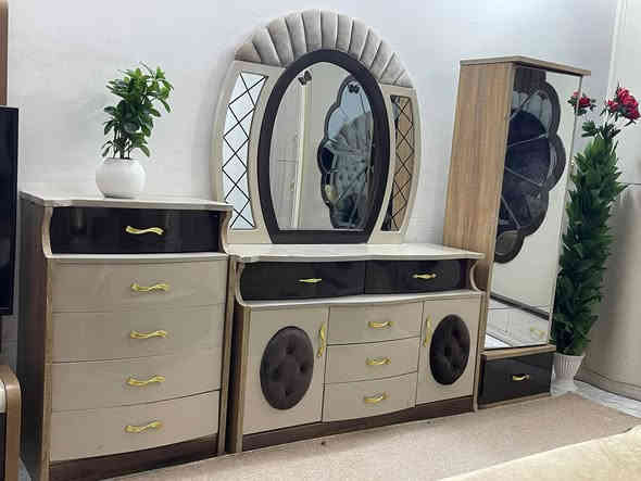 غرفه تركي 8 قطع خشب ثقيل ظهر بلوك الكنتور طوله 3 متر ونص  السعر 850 وبيه مجال مكان بابل ش 60 م ***********
