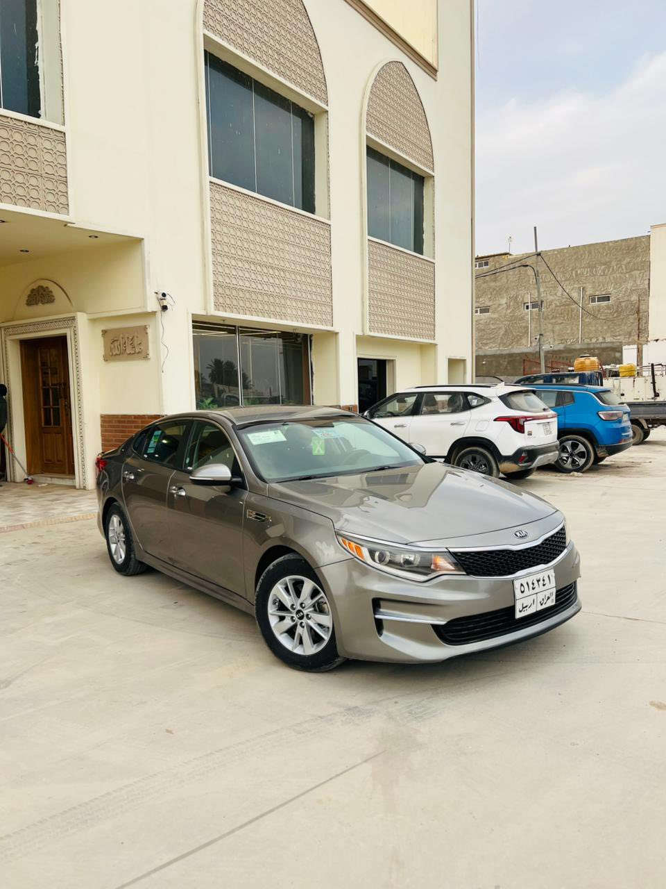 السلام عليكم اوبتيما ١٨ أمريكي السياره كلش جديده رقم أربيل تحويل او وكاله نص فول موصفات موجوده بالصور ماشيه ٩٠ مكينه مامفتوحه كير حداديه تخم تاير تبريد كله بشرط ضررها باب السايق والوره صور الضرر موجوده داخل الصور مكاني بابل الحمزه رقمي *********** سعرها ١٣٤
