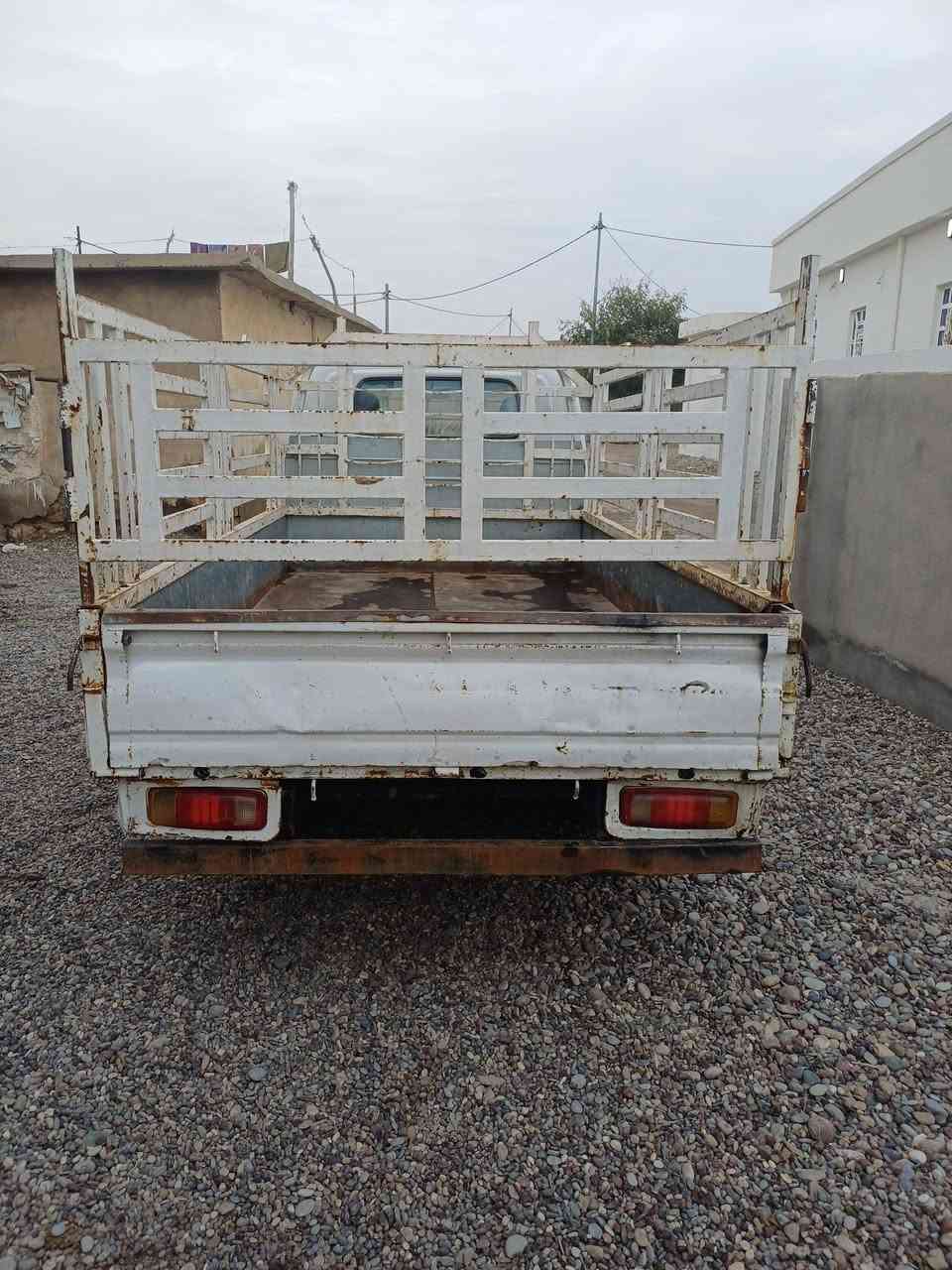 كيا فونتيره للبيع موديل 99 قلاب رقم فحص صاحبها موجود شرط التحويل كير شرط محرك شرط كصه شديتو قبل اسبوع صدر جديد طخم تاير خلفي جديد الامامي نص عمر باتري سلف داينمو كلها جديد كهربائيات كلها شغاله تدفئه شغاله باور جديد سياره جاهزه مابيها اي نقص السعر 40 وبيها مجال ***********/ *********** المكان المسحك
