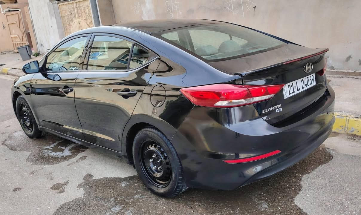 هونداي النترا موديل2018 رقم سليمانيه.
السنويه جديده بسمي ورقم جديد وهزه جديده. 
محرك 2000.
مواصفات تحكمات ستيرن 
شاشه ايباد وكاميرا
السياره بيه بونيد وجاملغ بدون دواخل سونار موجود الي يحب يراسلني واني حاظر ماسنجر وتساب موجود
***********
السعر113 وبي مجال مكان السياره ديالى خانقين
