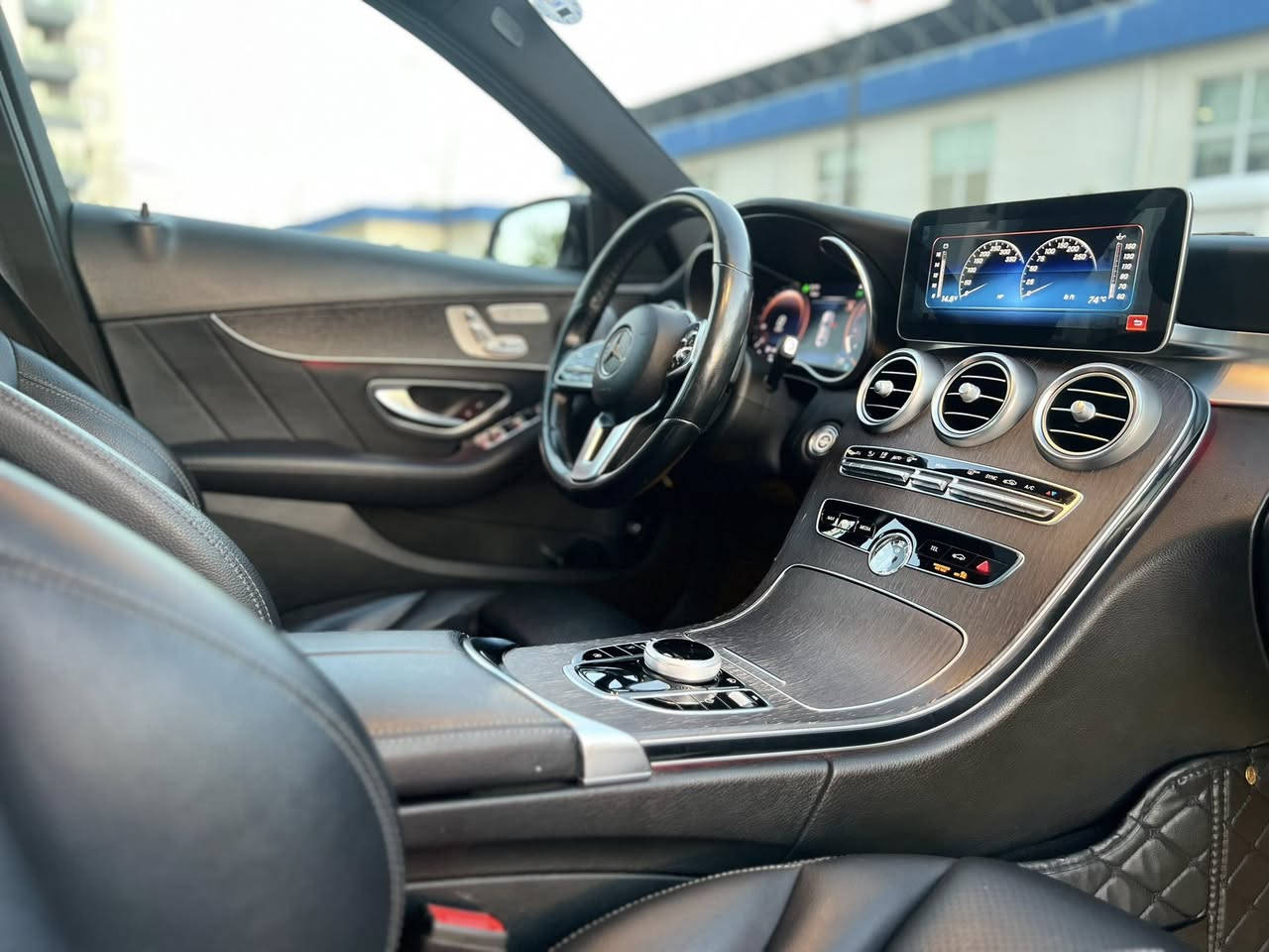 بسم الله///

Mercedes benz-C300-AMG
🗺️🗺️مكان السيارة بغداد حاليا🚘🚘
💎اللون//شمباني (مميز)🎖️🎖️
💎الموديل(2020)..
💎عداد المسافة// (٤٠ ألف)..
💎رقم السيارة (اربيل) الدولي..

☑️☑️مواصفات وتفاصيل السيارة 👇👇
**بانوراما عله طول السقف(أسود)..
**المحرك//2.0لتر توربو -4سلندر.
**ناقل حركة(9نمر)..
**عدادات ديجيتال متغيرة(3)وضعيات..
**شاشة معلومات وسطية(حجم كبير).
**تحكمات كاملة بالستيرن☑️
**جامات نظام الفوتو(بلادي شركة)..
**نظام ملاحة (Navigation)+(Car play)..
**حساسات امامية وخلفية+كاميرا خلفية(HD)..
**مقاعد جلد اسود ودشبول مطعم بالصاج ..
**نظام تثبيت السرعة مع رادارات أمامية وخلفية وجوانب.
**تشغيل بصمة مع نظام دخول ذكي لجميع الابواب.
**تدفئة ستيرن+أنارة محيطية (64لون)..
**بصمة ابواب مع الجنطة بصمة فتح وغلق كامل..
**كشنات الامامية تدفئة مع نظام خزن (ميموري)..
**كشنات الأمامية كهربائية .
**صندوق كهرباء+(5أنظمة قيادة).
**لايتات ليد (٨عدسات)+بك لايت ليد
*شحن وايرلس(Auto).
**سستم سماعات برومستر.
**نظام auto stop+auto hold.
**هيكل (AMG)بلادي شركة..
**ويل كب حجم (١٨)مع تخم تايرات لوك..
💬عدة ألاسعافات وجنطة كتلوكات مع تخم (ستدات)وجك مع المفتاح كاملة..

⚠️⚠️السيارة حادثه فقط بداية البنيد ومصبوغ عله كد شبر بدون دواخل وشاصي بشرط والايرباكات كوله سليمة وبيه باب السايق كلير من امريكا وصار بيه طخة بالعراق ابو لستوته وتبدل جاملغ سايق وانصبغ فقط ومسويله بوليش وتشميع☑️☑️

💬.السيارة بدون أي خلل كير ومحرك وحداديةبشرط انطيك اياه وبدون أي خلل صفر مسج ومسويله سيرفس كامل دهن وفلاتر شركة وبطارية جديدة وتخم تايرات جدد عله وضع شركة السيارة جديدة لوك..
💬السيارة هزة وفحص جديد وسنوية محوله بسمي ثاني يوم احولك☑️☑️
السعر💸💸
📞📞رقمي لجاد بالشراء (***********)🌹🌹
