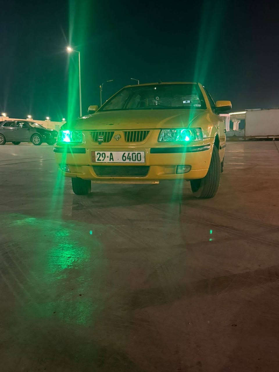 سلام عليكم سياره سمند 11 سياره جاهزه مصفره هيئة وغرامات رقم واسط انكليزي شرط التحويل مكاني واسط الكوت السعر 30 وبيه مجال ***********
