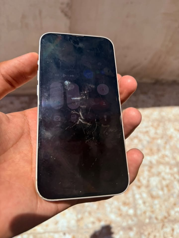 ‏iPhone 13
‏الجهاز دبل شريحة 
‏ذاكرة 128 بطارية 78
￼ النظافة بالصور 
￼ ￼ ووتر بروف 
￼ سعره 440 قفل ￼
‏مكاني بغداد البياع
***********
