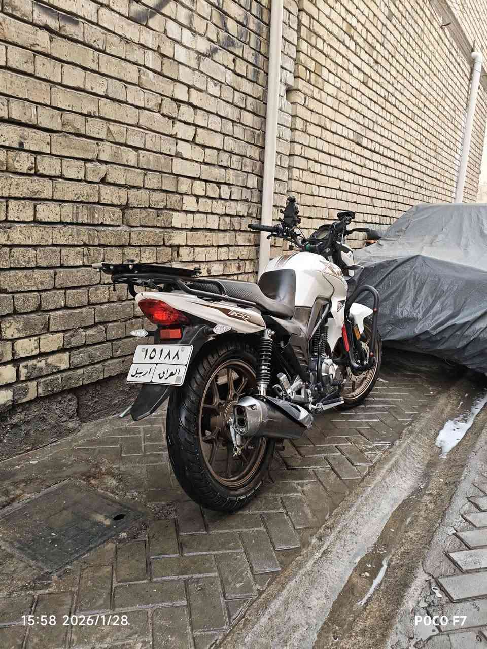 السلام عليكم
دراجة RK200 للبيع 
مكفولة من كلشي بس الكسر الموضح بالصورة ماشية اربعطش الف وخمسمية 
تبديل دهن كل الف وخمسمية دهن امزويل 
مكاني بغداد مدينة الصدر 
عارضهة بمليونين وستمية بيهة مجال 
رقم التليفون ***********
