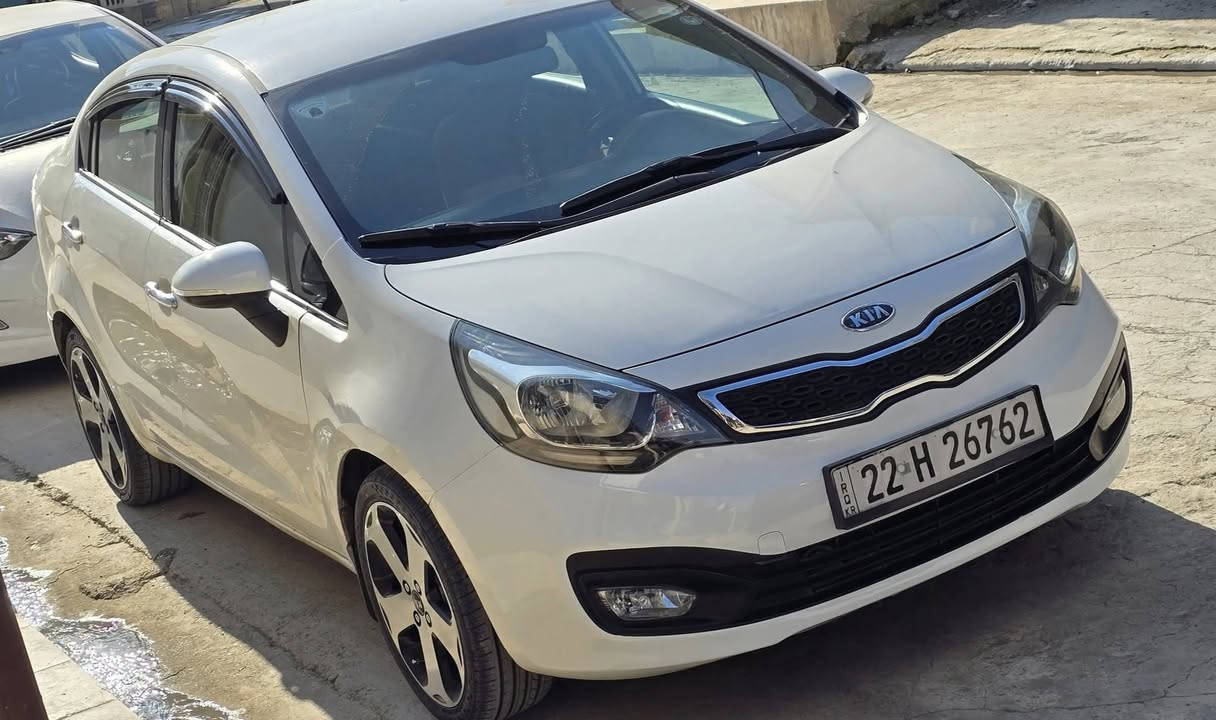 السلام عليكم
كيا ريو موديل 2013 (خليجي)  رقم اربيل سنوية 2027 هزة ما منتهية باسمي السيارة 
محرك 14 دوش شرط كير AT شرط 
بدون ضرر بدون صبغ فقط بالدوسة شوية..
 تحكمات ستيرن جهتين نظام ايكو 
بك لايت ليد  كوبون بيها ..
السعر والاستفسار خابر عالرقم 
***********
