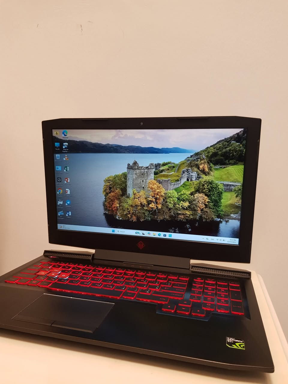 لابتوب HP OMEN 15 
Cpu: Core i7-7700HQ  Gen 7 
Ram: 16GB DDR4 
Hard: HDD 1TB + 128GB SSD NVMe 
Gpu: Intel 630 8GB Shared + NIVIDIA GeForce GTX 1050 4GB 
Screen:15.6" Full HD 

السعر 380$
 
***********
***********
