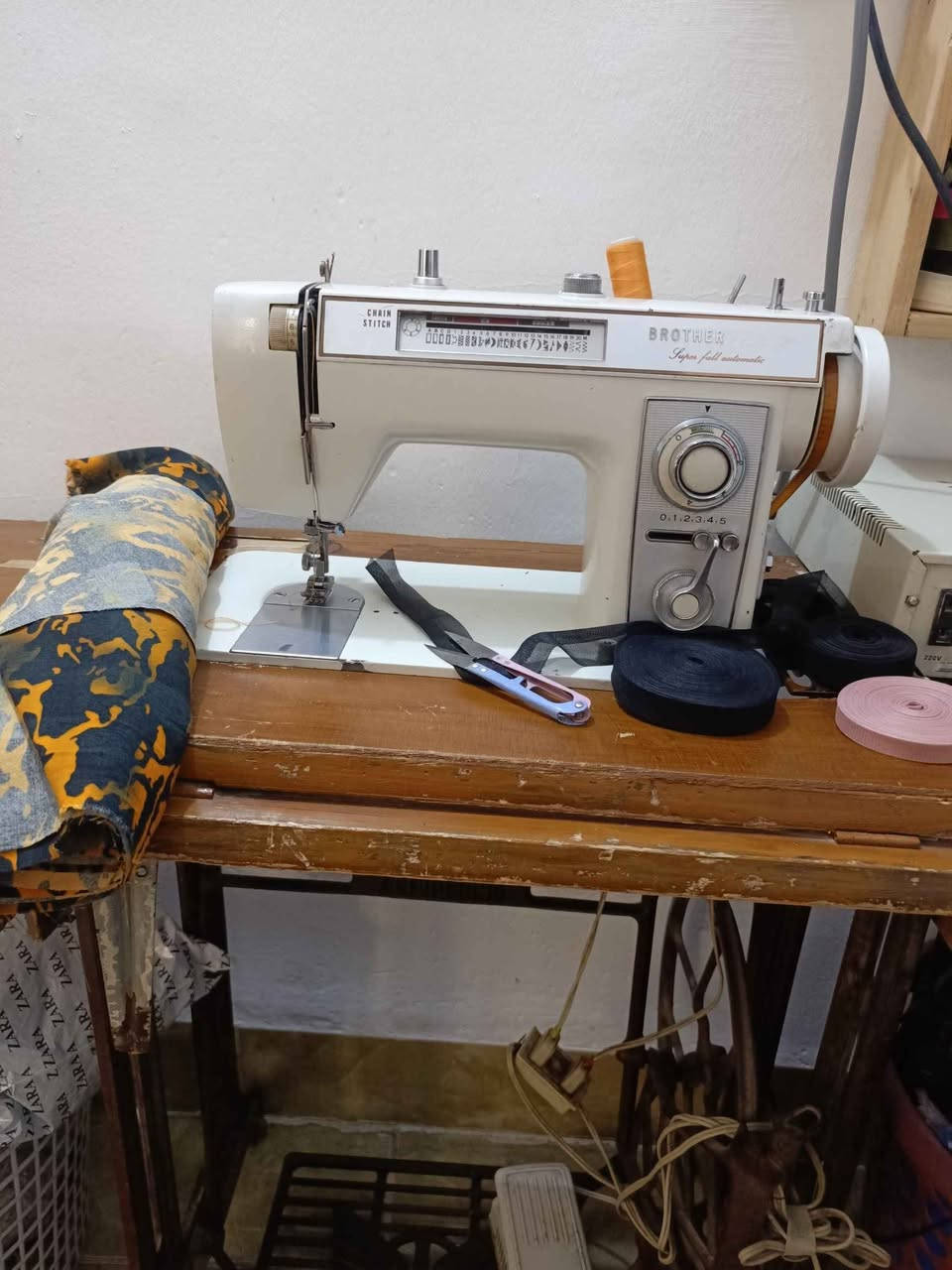 السلام عليكم 
مكينة خياطة براذر ام الجنطة وعشرين نقشه وأسوي حتى بيت الدكم اريدها 125 هيه والميز والرافعه شرط الفحص Singapore


**إذا كنت صاحب هذا الإعلان وتريد حذفه لأي سبب، رجاءا أرسل رسالة إلى الدعم الفني**