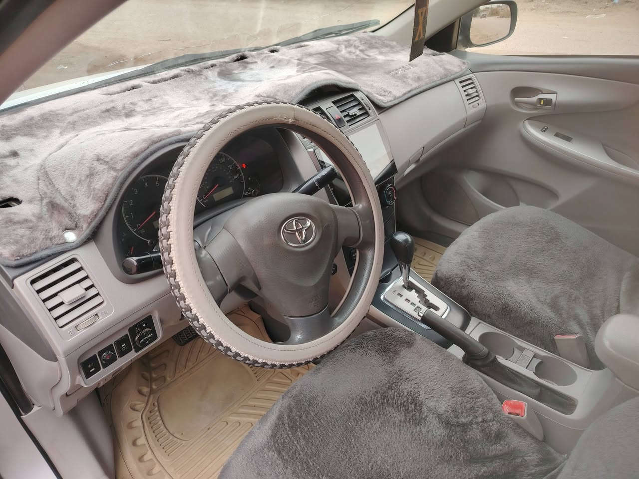 السلام عليكم كورلا 2010 رقم بغداد انكليزي باسمي محرك 1800 ضررها جاملغ وبنيد وبيها معجون قليل يم قبق البانزين أثر شخوط بدنكه الباب وصابغها صفحه رش ابيع حزام صدر نظيف تبريد وتدفئه محرك وكير على الفحص كهربائيات كلها شغاله بيها جراد قليل السعر 100وبيها مجال قليل *********** العنوان الحبانية السيسي
