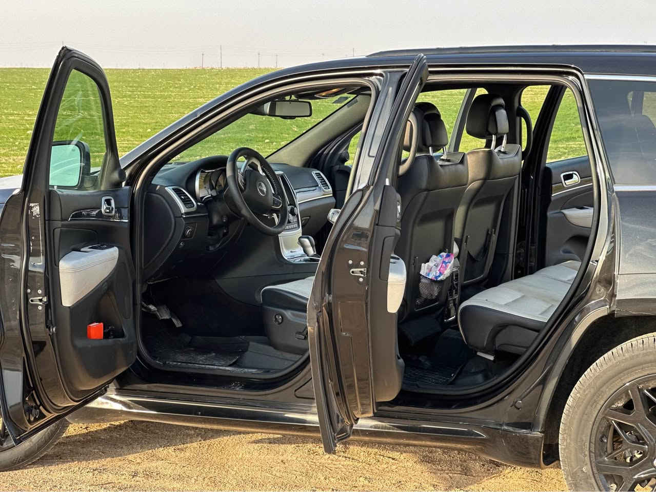 للبيع او للمراوس حسب الرغبه 
ع واس اب تفاصيل اكثر

جيب  سومت اعلى فئة فول 1/1
 
موديل 2016  مكينه 6 سلندر  3600
رقم بغداد باسمي ماشيه 72 

 حادث بنيد مع الجاملغ الامامي صور الحادث مرفقه 

مواصفات السيارة :-
 —————————
جكات / بانوراما / رادارات 360 / كامره خلفيه / سستم صوت هارمن كاردون / تبريد تدفئة كشنات / مقود كهرباء / كشنات جلد مع كهرباء / مري قلاب مع تعتيم الضوء / هيتر مري / شاشة كبيره / ماوس تحكم وضعيات القياده / حساس امامي خلفي / اوتو بريك / اوتو ستوب / ويل كروم / شفتات ستيرن / صندوق كهرباء / تحكم ستيرن كامل / مري جانبية قابلة للطي / ترحيب عند الاقتراب / لايت زينون لد / وبعد الكثير من المواصفات 

السعر : 210. وبيها مجال 

للاستفسار : ***********  واس اب اتصال
العنوان : الكرخ حي العدل بغداد, العراق
