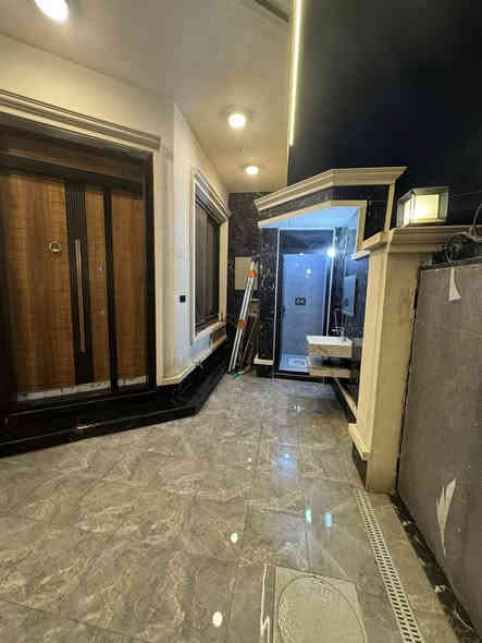 للبيع بيت 
طابو  عنوان ٧٨
واجهه ٧ونص ونزال ٢٠
واجهه فوم  وحجر وبورسلين 
بوب قاصه
شبابيك جام سلايت
ارضيه بورسلين
سقوف بوكس جبسن  بورد 
يتكون من ٣  غرف نوم
مطبخ استقبال حولي  خدمات 
 الدرج مرمر بيانو 
المحجر جام
خدمات خارجيه 
سطح شتايكر 
يحتوي عل سخان ماطور ماء
مغاسل بورسلين داخل وخارج
تانكي عدد٢
للاستفسار اتصال علـ ***********
***********
