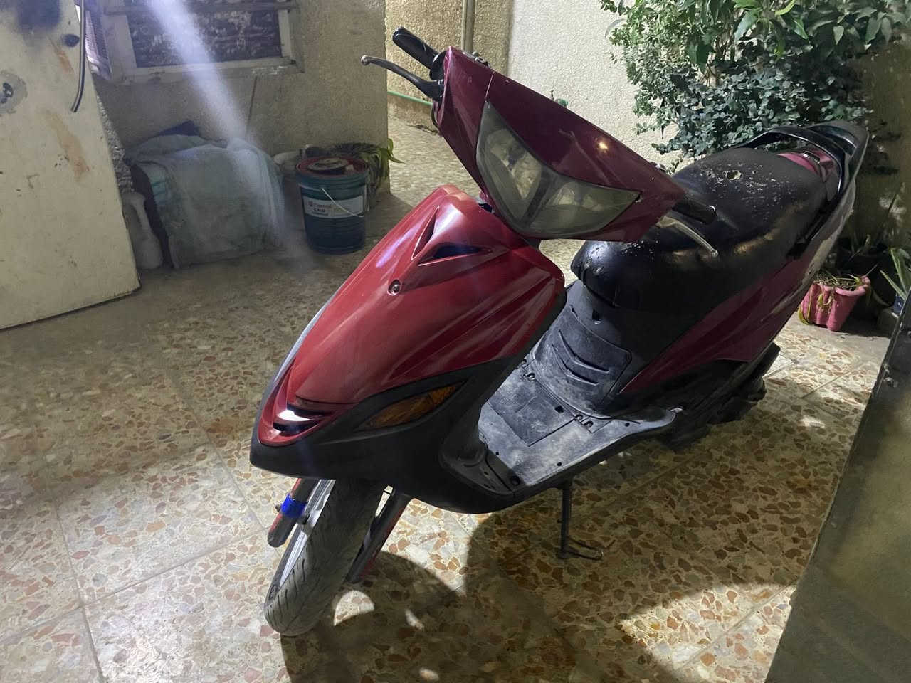 للبيع ماكس 140 مكينه مامفتوحه كفرات مختمه كلها بس الامامي تجاري كهربائيات كلها شغاله دخانه ماكو تبخير ماكو مكفوله من كلشي سعرها 475 وبيها مجال مكاني بغداد الغزاليه *********** بي واتساب
