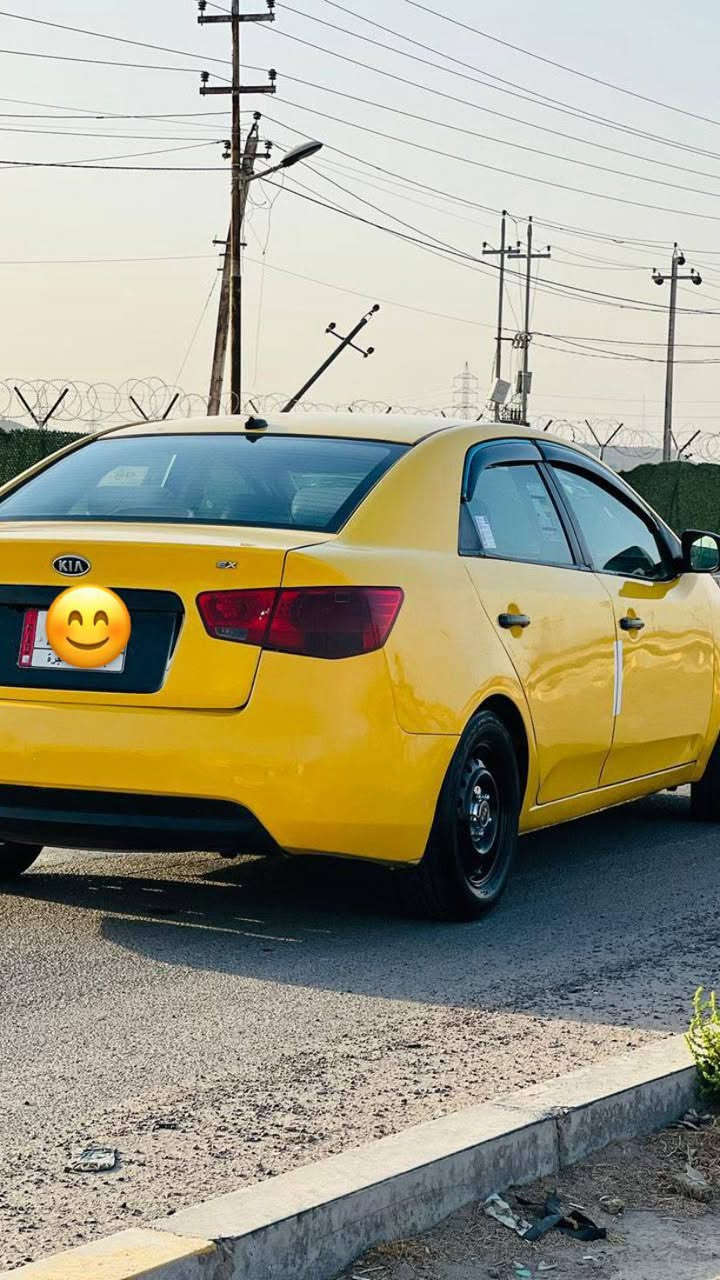 سلام عليكم. سيارة فورتي. 2011.   كفالة عامة.   عدة الجاملغ الخلفي.  فقط. سيارة خير  من الله    مكينة 2000دوش.  تدفة وتبريد. خير من الله. سيارة حلوة ونضيفة. تخم تاير جديد.  صبغتهة جديدة.    سيارة امريكية فقط جاملغ خلفي بدون دواخل.   مكفولة الغود وشواصي مكان السيارة بغداد.  السعر.   92.  وبيهة جمال    شي قليل.  ***********
سيارة فول مواصفات 
عدة. بنرامة 
فقط متواجد وتساب
