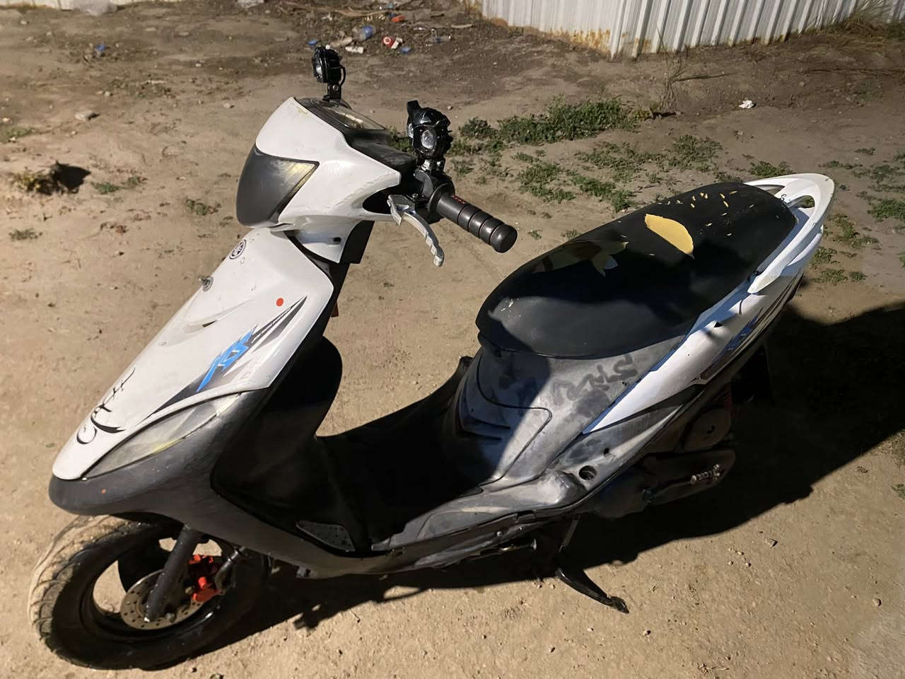 دراجة ماكس عدلة بوشة ٥٥ كلشي بيهة شغال بس من عدة صندوك ميقفل  ***********
بيع ٥٥٠ بيهة مجال
