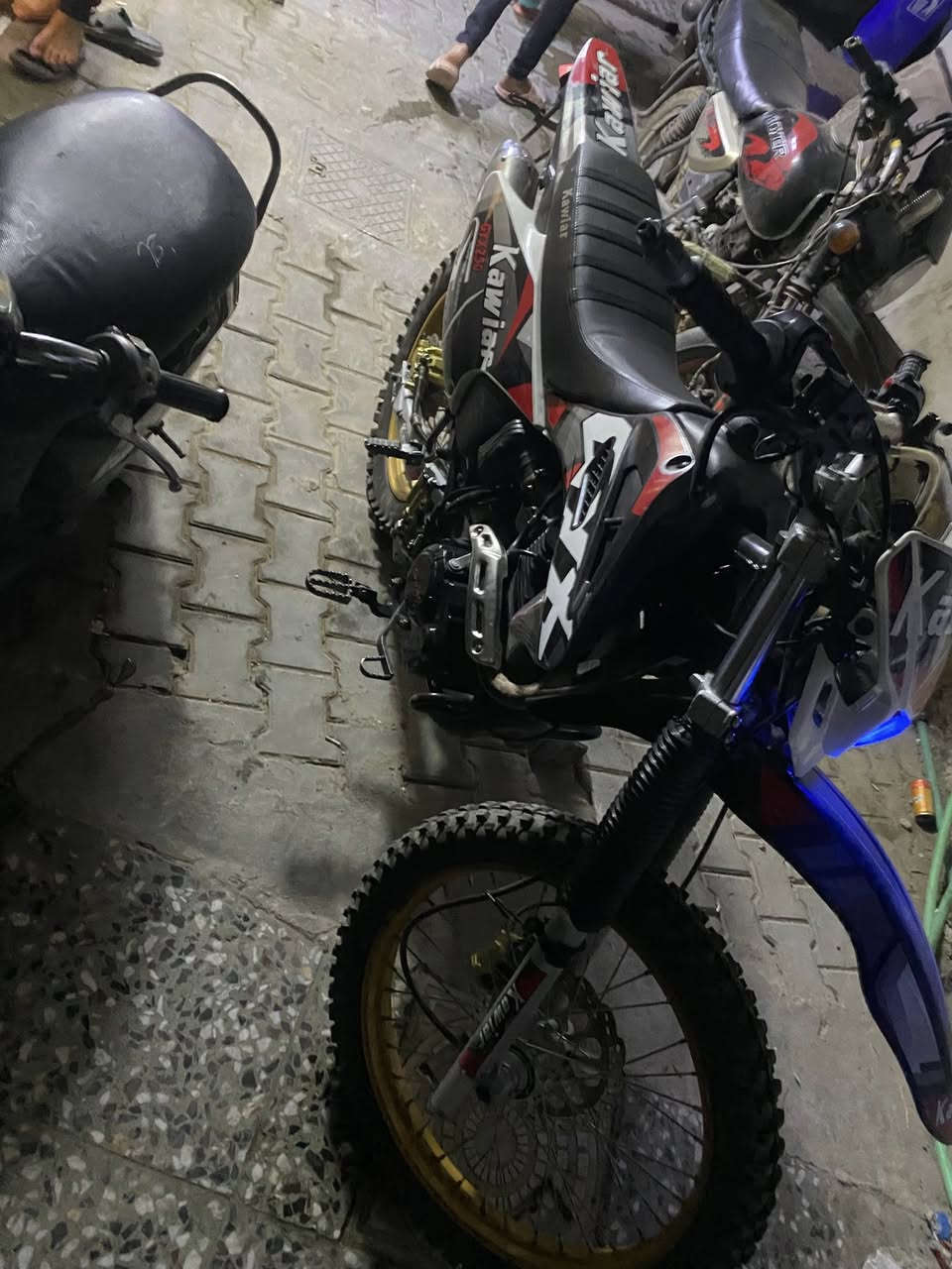 سلام عليكم شبابنه الطيبه دراجه قفاز كويار سعه المحرك 250سي سيKawiar GYX درجه حلوه نضيفه  مايحتاجله شي كبل للشارع مكينه وكير مكفوله موديل 2025 ترايك للبصره مكاني بغداد لاعضميه بيع او مراوس ابدراجه بوكسر مرقم ونطي فرق حسب نضافه رقمي ( ***********)
