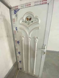 باب المنيوم نضيف كلش بس مترب ما بي اي نقص جديد القياسات مذكوره بتصوير ...