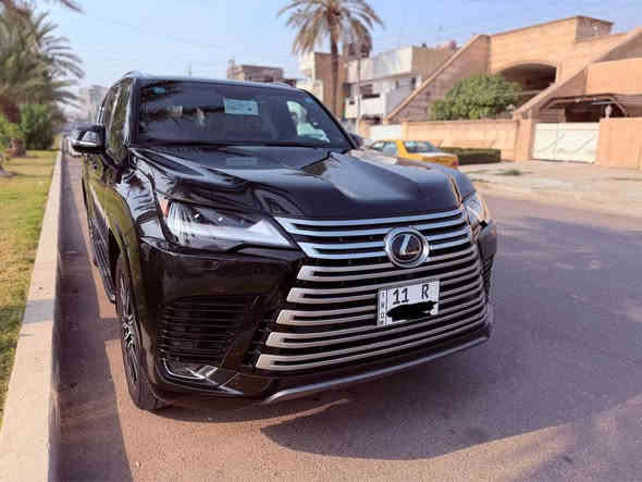 لكزز 2023 ( SAS) ام الضمان مغلفه PPF رقم بغداد بدون صبغ ولا تبديل ولا بارد ولا اي حاله مكفوله كفاله عامه ماشيه 37 الف كيلو الموصفات معرفه 7 راكب السعر 112 الف دولار أمريكي  وبيه مجال بسيط الرقم *********** بغداد
