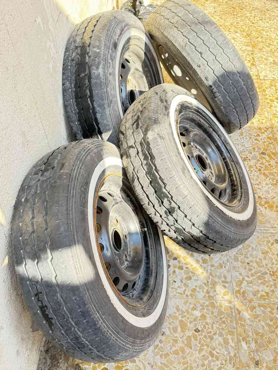 سلام عليكم تخم تاير مال جنبي ناصي للبيع والويل اصلي السعر الويله ١٤٠وتاير ١٠٠رقم *********** خاص موجود
