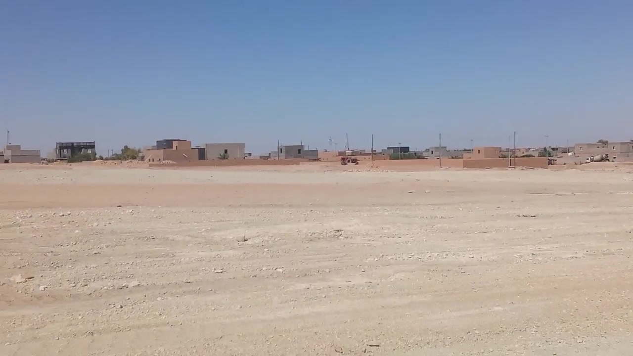 سلام عليكم ارض البيع مقابيل جامع حجي فازع محاطه بساكن وصله ماي وكهرباء  سعر المتر 14 قفل ابيع منه الفين  ***********
