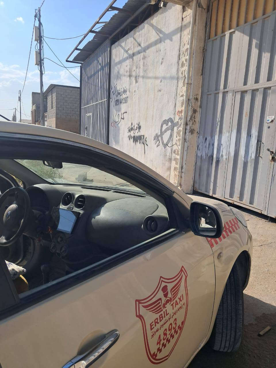 سەلام برایان Nissan sunny 
تەکسی لاکشمیبای 2014 سەیارەکە خاوێنە هەیکەلی جوانە سەنەوی و ڕەقەم نوێیە گێر و مەکینەی بەشەرت هیچ لێدرانەکی قورسی نیە 
سعری 117  شوێن هەولێر 
*********** أربيل, العراق
