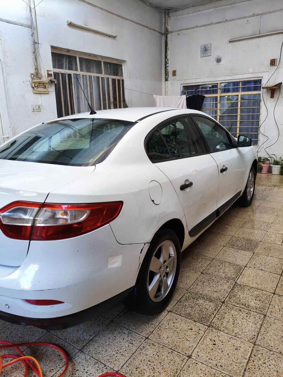 السلام عليكم سيارة رينو فلونس مدريل  2013 رقم بغداد مسطرة  مصفره غرامات سنوية جديدة 2028باسمي محرك وكير جديد سيارة كدام العين تجي تفحص تقتنع وتشتري مكان السيارة الموصل الايسر شرط التحويل غير مسجل على كابون السعر66وبيها مجال بسيط ***********
