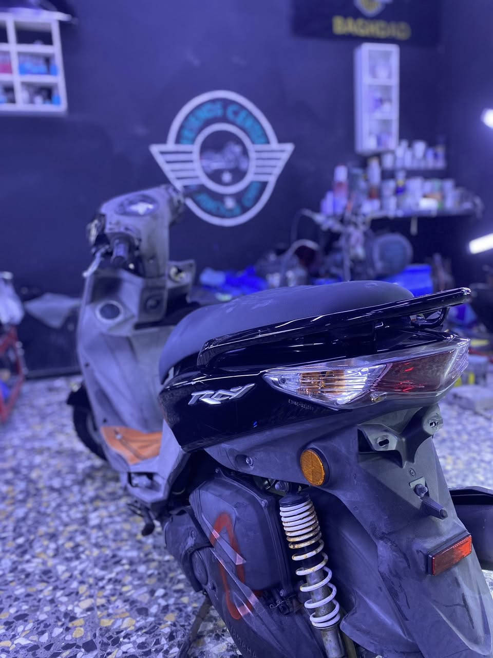 سلام عليكم جيتي ار مكفول كفالة عامه ماشيه 30 بحالت الوكاله عنوان بغداد الرقم ***********
