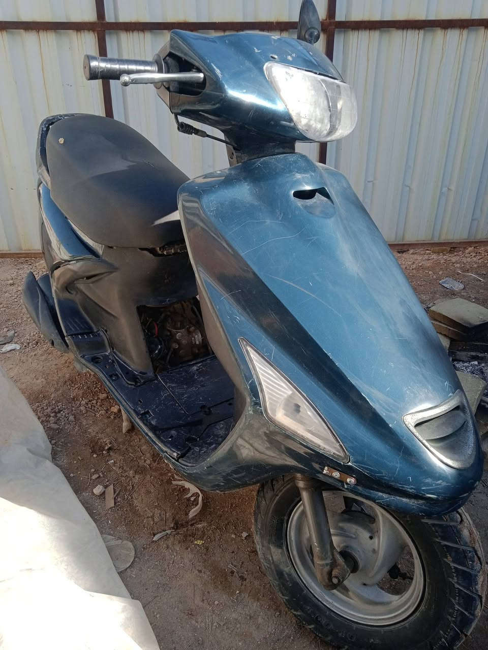 السلام عليكم دراجة فراشة للبيع بسعر مناسب مكاني نجف حي الانصار مفتوحة ع ايد مصلح مبدل بستم بس  وكهربائيات عوزهن باتري 
للاستفسار خاص او ع رقم ***********
