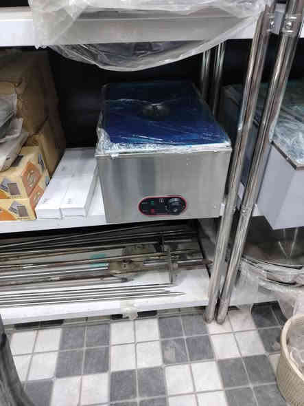 سلام عليكم تجهيزات كافت الغراض مطاعم البيع والشراء بسعار تنافسيه مكاني نجف بل كوفه شارع المعمل مقابل مجمع المختار السكني معرض ماهر حنتوش ولاده الستفسار ***********
