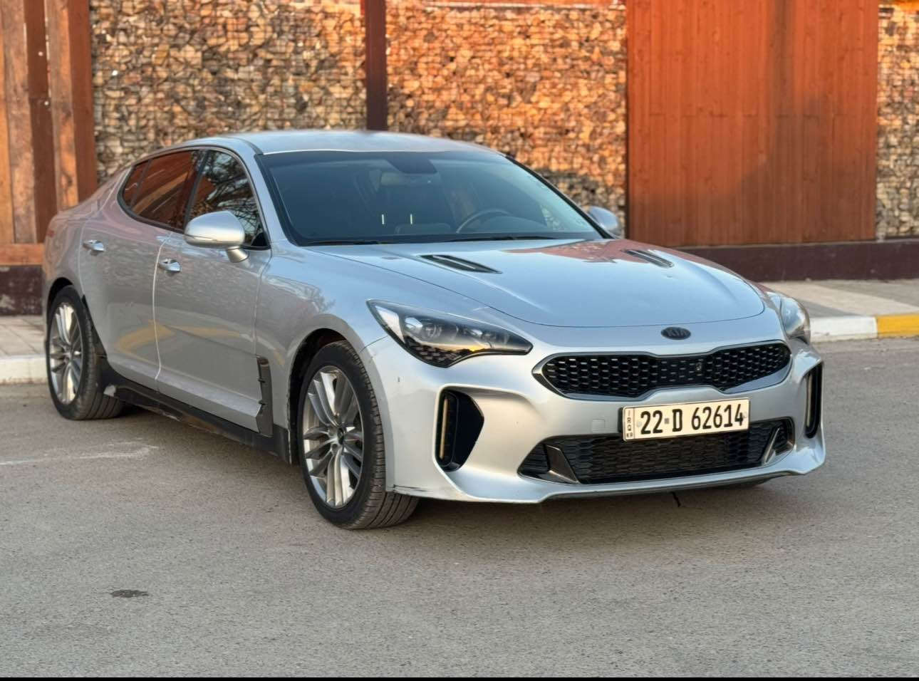 كيا ستنكر 2018 للبيع 
وارد امريكي بدون حادث بيهة سرقه جاملغين وبنيد ومشدود بلادي وصابغيهن شواصي مكفوله شرط الفحص 
كير مكينه صدر على وضع الشركه ماشيه 56 محرك 4 سلندر 
مواصفات فول عدا البانوراما :- ( بصمه / كشنات جلد / تدفئه كشنات / تبريد قطعتين / شفتات ستيرن / شاشه ابل كار بلي / دركه GT ) 
رقم اربيل شرط التحويل
مكاني بغداد 
السعر :- 137 وبي مجال 
للاستفسار :- *********** بغداد, العراق
