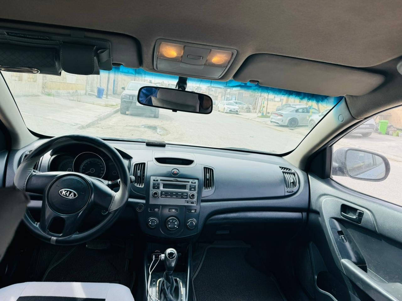 سلام عليكم سيراتو البيع موديل ٢٠١٣ سياره جديده جهزا مابيها نقص رقم ربيل بسمي سنويه وهزا جديده سياره خليجي قطعه صبغ وحده وجاملغ بي بارد بصيط باقي مكفول مكينه ١٦٠٠ تبريد تتفه كهربايات كامله سعر ٨٣ وبيها مجال بصيط مكان بغداد رقمي ***********
