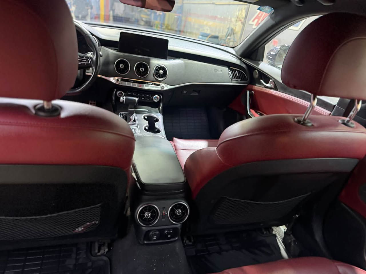 ✅ كيا ستينكر GT LINE 2023 

✅ محرك 4 سلندر 2500 تيربو  دفع خلفي

✅ نظام صوت harman.kardon سماعات 15

✅ لايتات زينون عالي واطئ اصل مع كشافات ليد 

✅ بصمة للابواب مع بصمة تشغيل وتشغيل عن بعد انارة

ترحيب

‎✅اشارات بالمرايا الجانبية مع حساسات الاجتياز الجانبي 

✅ حساسات خلفية اصل مع كاميرا دوارة 

✅ رادار امامي وتوقف تلقائي 

✅ مرايا جانبية شفط كهرباء هيتر

✅ سقف المركبة بانوراما 

✅ صالنصة خلفية رياضية باربعة فتحات 

✅ غرفة السيارة جلد اصل أحمر

✅ شاشة دشبول كبيرة لمجموعة من الايعازات 

✅ تحكم كهربائي متكامل الايعازات لمقاعد المقدمة 

✅ حساسات الانحراف عن المسار في الطرق المفتوحة 

✅ ستيرن رياضي حرف D مع شفتات ستيرن 

✅ تحكم ستيرن متكامل الايعازات مع تحكم الرادار 

✅ رادار امامي تفاعلي وتحكم كامل من الستيرن 

✅ وضعيات للقيادة عدد 5 

✅ منافذ USB,AUX مع شاحن موبايل وايرلس 

✅ مقاعد السائق والراكب رياضي

✅ كراسي تدفئة

✅ستيرن هيتر

✅مرايه وسطية اوتو

✅تبريد خلفي منفصل

✅اوتو هولد 

✅بريك بصمة

✅اوتوستارت

✅حساس مطر

✅حساس لايت
للبيع او مراوس 
السعر 192 وبيها مجال 
مكان السيارة بغداد الاعظمية 
***********
