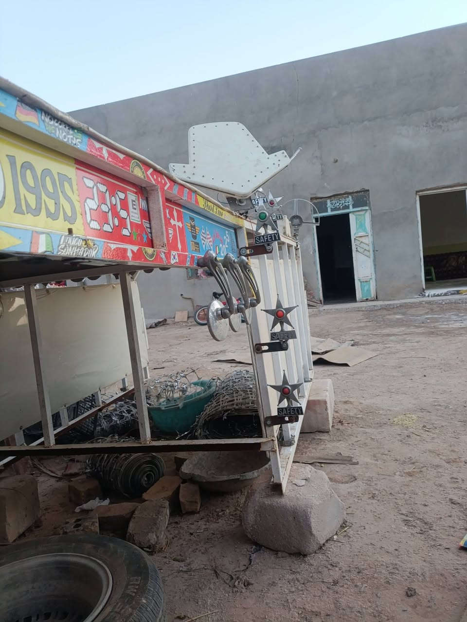 السلام عليكم
محجر للبيع هوا وغراضه  اللي يريد يخابرني ***********
