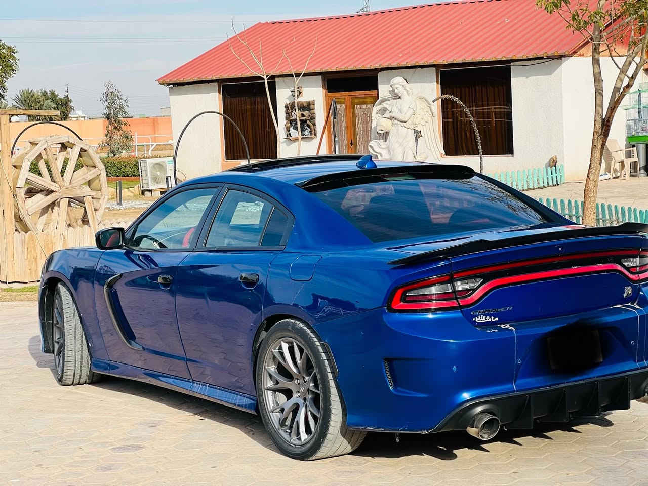 السلام عليكم جارجر 2019
‏SRT /6400 سكات باك 
فول واحد عل واحد
فتحه سقف
شاشه كبيره
رادارات
لون موميز 
كزوز صوت قنبله
مكان سياره بغداد 
جسر ديالى تقاطع نهروان 
___________________________
الاستفسار ***********
