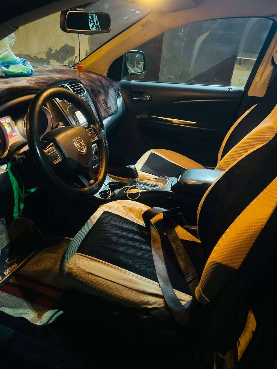 سلام عليكم دوج جورني موديل 20 سياره جديده حادث جاملغ الأيمن بل بنيد رقم نجف بأسامينه السعر 140 وبيه مجال رقم الهاتف ***********
