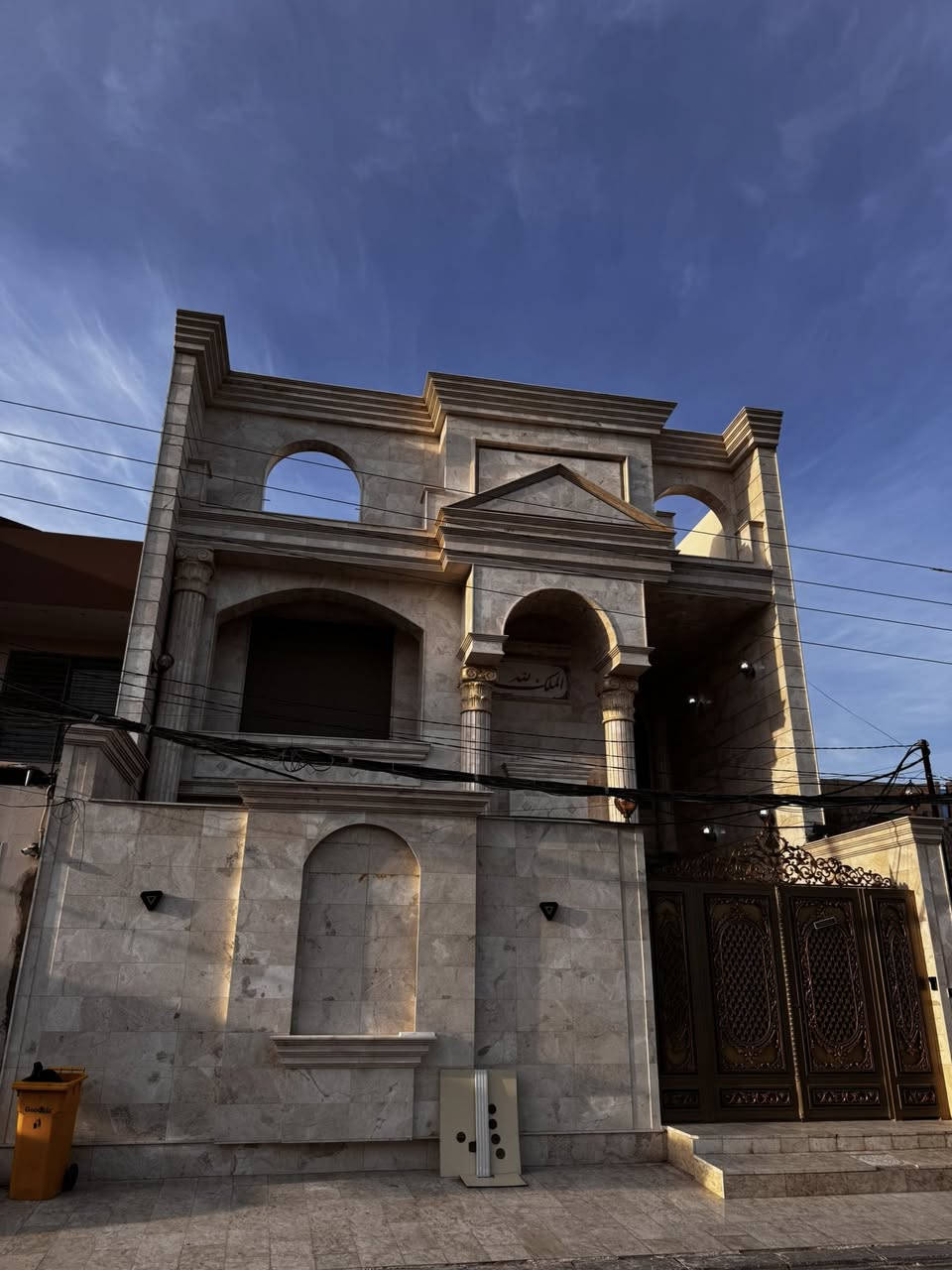 ليس الإنجاز يوم التسليم فقط…
الإنجاز الحقيقي أن يبقى كما هو بعد سنوات.
بعد سنتين، ما زال المشروع واقفاً بشموخ وجودة تليق باسم روّاد الإعمار.
هكذا نبني الثقة قبل أن نبني الجدران.
 علما لا نتعامل بالتقسيط 
***********

#رواد_الإعمار #مقاولات #بناء #إنشاءات #تنفيذ_مشاريع #جودة_وإتقان #قبل_وبعد #كيف_كان_وكيف_أصبح #النجف_الأشرف #العرا
