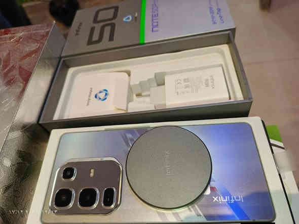 موبايل انفنكس نوت 50 برو جهاز جديد كلش استخدام أربع أيام غراضه كامله ذاكرته 256 والعشوائيه 16 بطاريه 5200 شحن 90 واط وشحن لاسلكي 33 واط كاميرا 📷 50 ميكا بكسل يدعم الشحن السريع مكاني بغداد للزعفرانيه سعره 275وبي مجال كلش قليل الف رقمي وتساب فقط ***********🩷 أو مراوس ب إيفون نضيف
