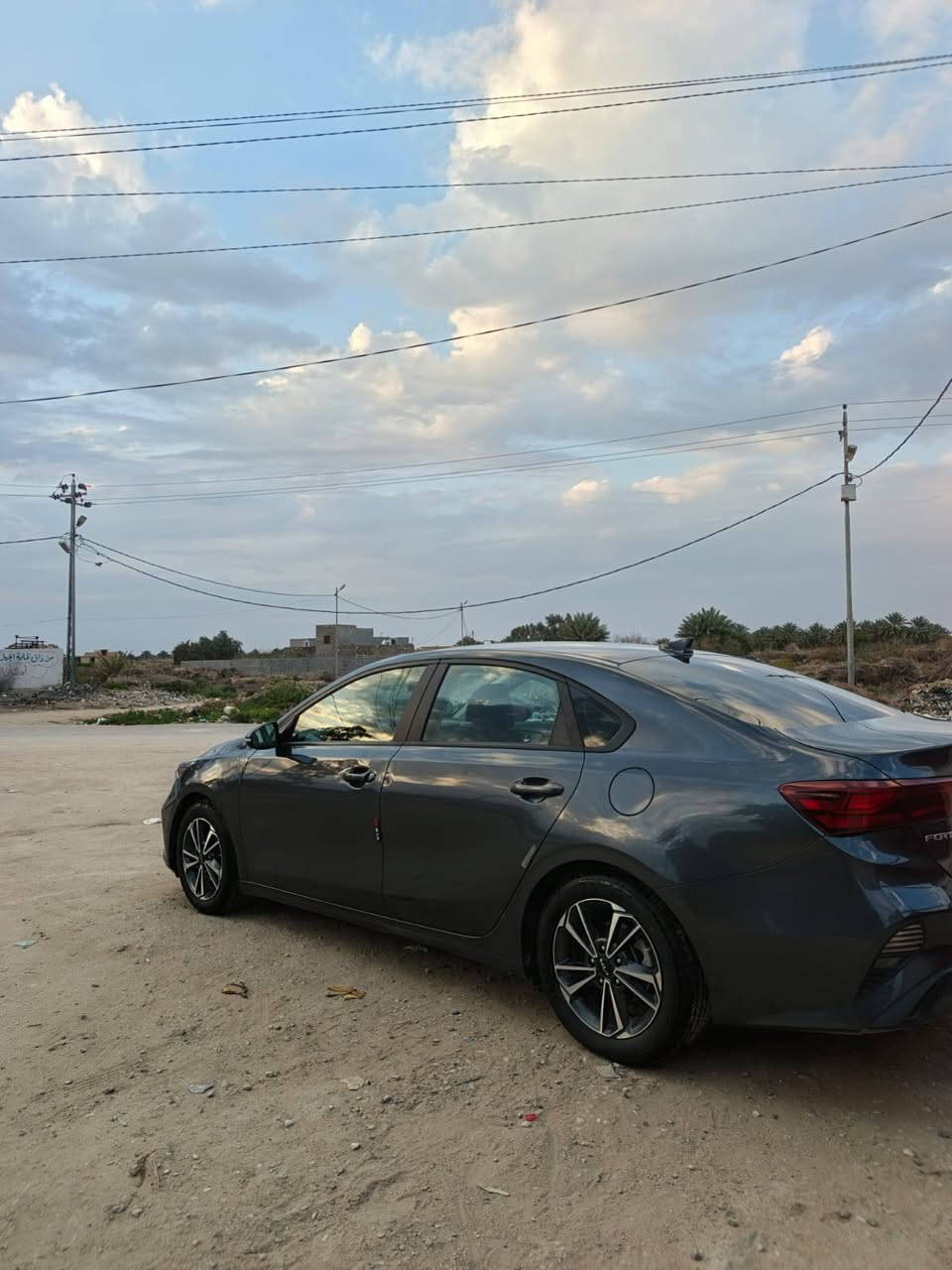 السلام عليكم
فورتي موديل 23 بدون رقم 
تترقم جميع محافظات
كير اي تي جديد
محرك حدادية تخم تاير كله كفالة 
ماشية 30
حادثها بنيد وبارد جاملغ بدون شواصي
السياره خير من الله بصمه ثاني يوم 
السعر 142وبيها مجال حق العمله 
عنوان كربلاء المقدسة 
للاتصال ***********
***********
