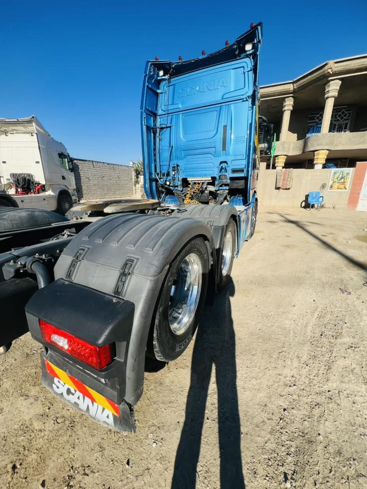 سلام عليكم سكانيه للبيع 2017 مكينة 580S  رتايتر ثلاجه كامره حساس فول مواصفات راس بلاده تخم تاير ويل كروم مكان بابل الحصوه بس الشراي يتصل رقم دهوك بس راس بسمي ***********
