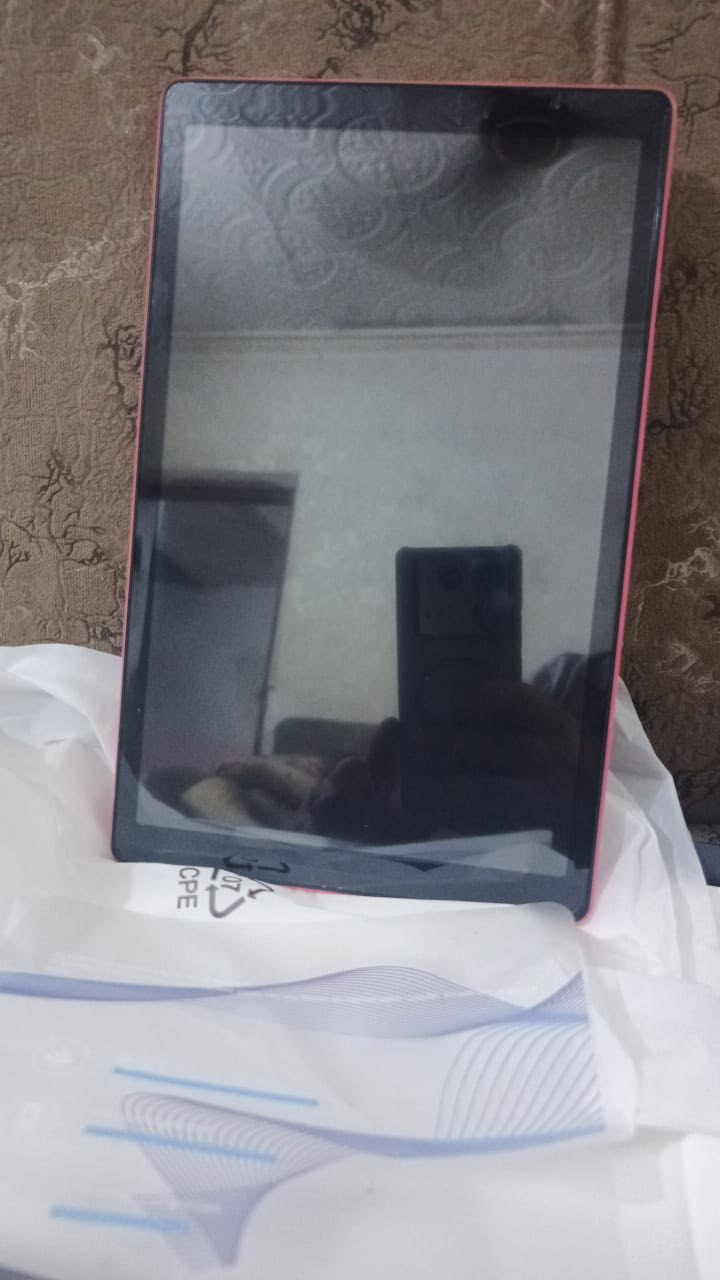 النوع: جهاز لوحي يعمل بنظام أندرويد (Android Tablet) يظهر في صندوقه الأبيض.المواصفات العامة: قد يأتي هذا النوع من الأجهزة بشاشة مقاس 10.1 بوصة، وذاكرة تخزين 64 جيجابايت.الملحقات: تتضمن العبوة غالبًا لوحة مفاتيح (Keyboard)، وفأرة (Mouse)، وقد تشمل قلمًا ضوئيًا. سعر 125 مع توصيل ومكاني حله وتساب ***********
