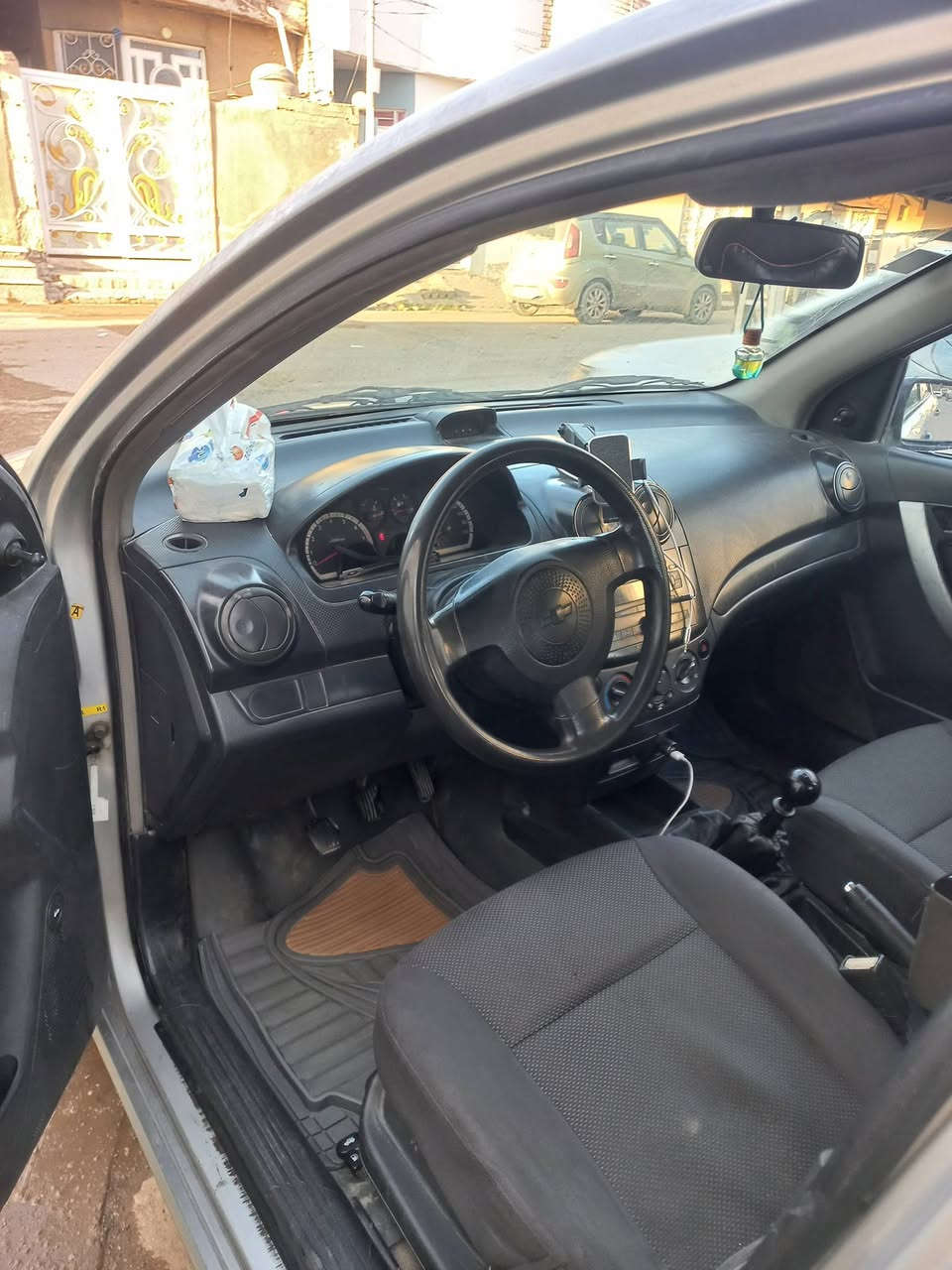 السلام عليكم 
افيو موديل ٢٠٠٨
خليجي مسكر كير عادي   صفحه جارده رقم بغداد الجديد سنويه جديده   كير محرك تدفئة تبريد كفاله شرط الداور مكانها نجف السعر ٥٧ وبيه مجال  
***********
