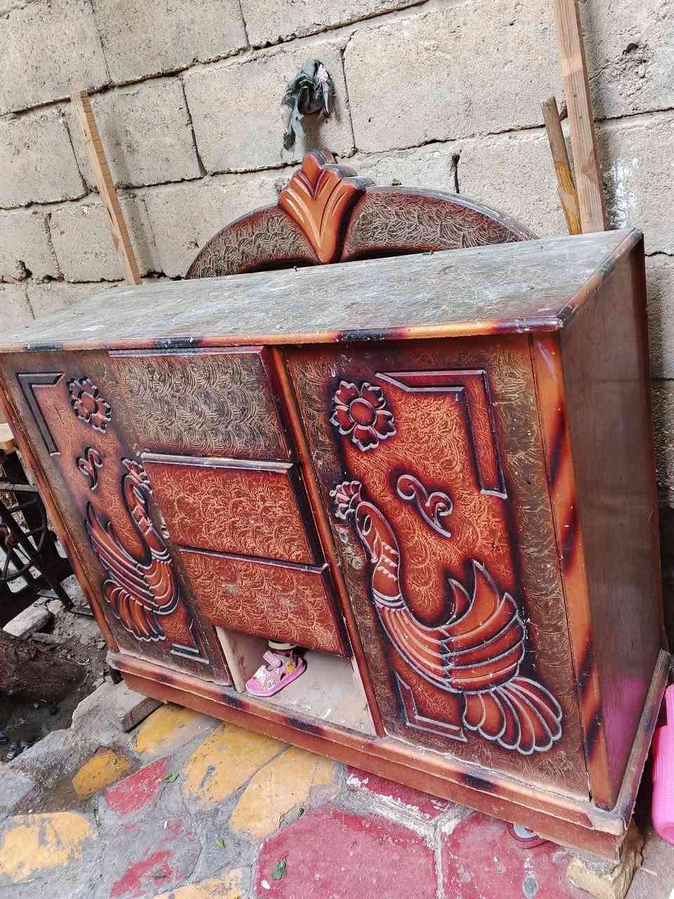 جربايه وتاجهه وميز مرايه للبيع ب 60 رقم وتساب ***********
