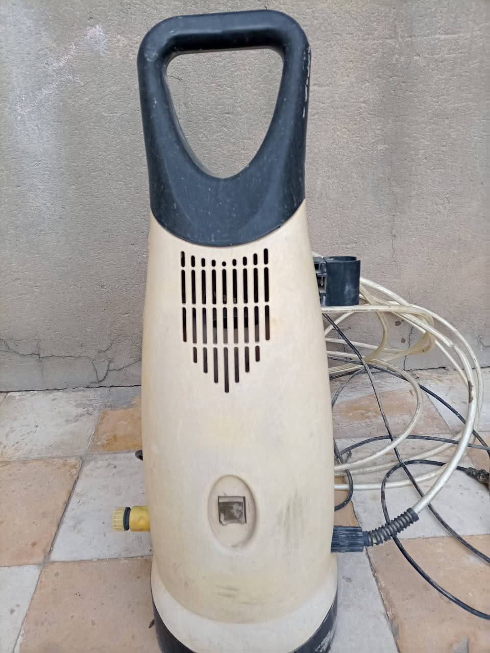 كاروك جديد مستخدم قليل عالي وجبير
فاره غسل حجم الجبير عوزها بس مسدس شغاله كامله 
بايسكل ولادي بعده بالزكاته 
كلمن وسعره..... السعر خاص ***********وات ساب
