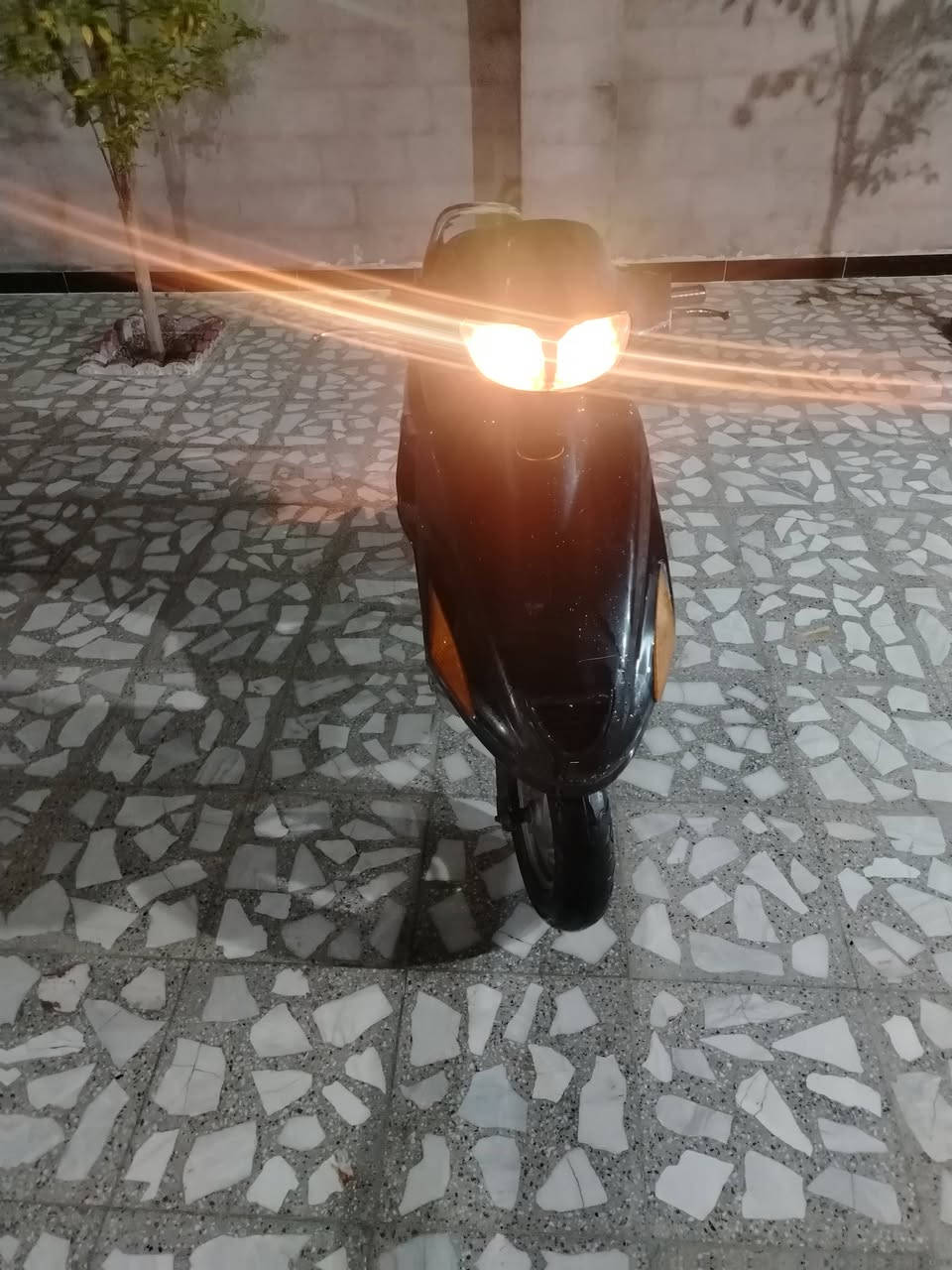 سلام عليكم دراجه فراشه للبيع تجفيت جديد كلشي شغال بيه السعر 300 او بيه مجال قليل المكان مشخاب ***********
