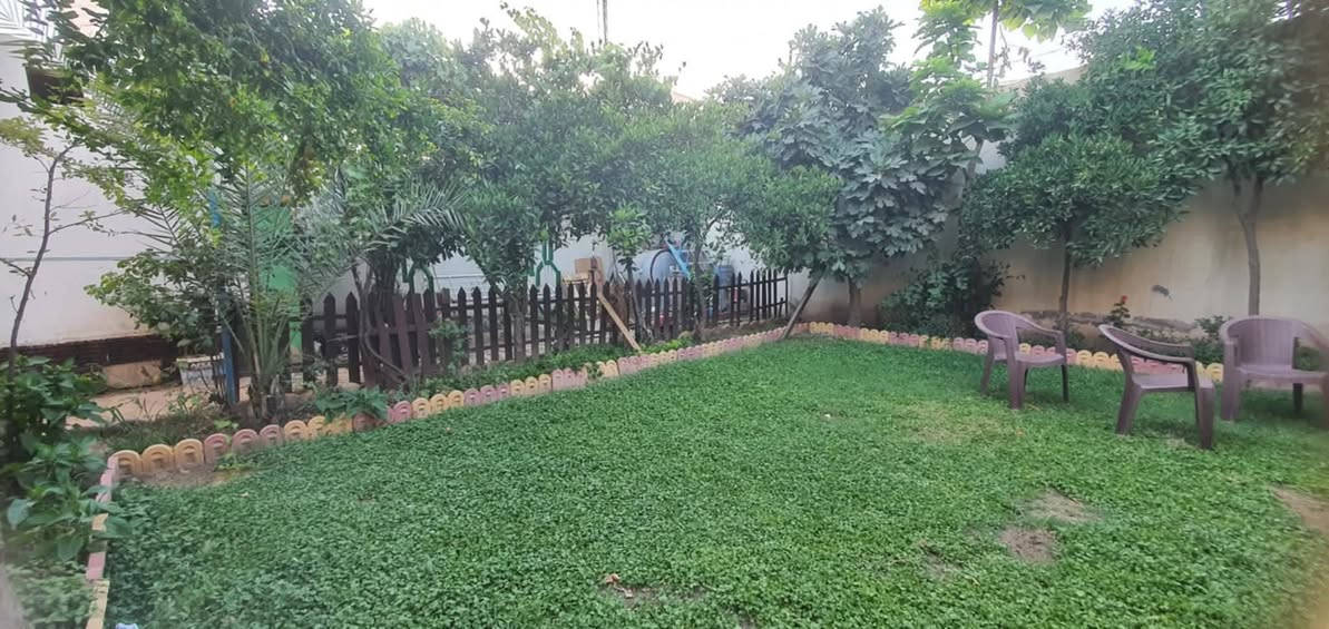 السلام عليكم . دار للبيع ««موقـع تجــاري على شارع العام»»  مساحة 670م . مع 5 محلات . العنوان . الكَبة   الشارع العام . مقابل غسل الغدير .( يبعد عن الجسر السادس 500م) 
السعر 230 مليون وبي مجال 

***********
‏‪***********‬‏
