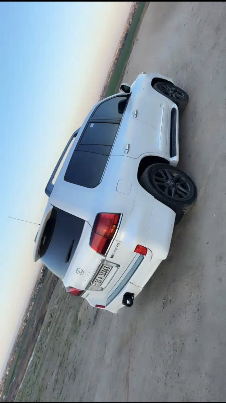 لكزس 2010 ومعروفه المواصفات 1/1 للمراوس وحسب القناعه. ***********
