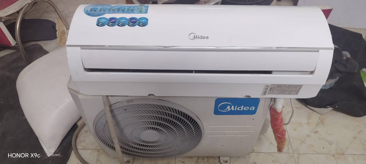 السلام عليكم للبيع سبلت واحد طن ميديا شغال اي نقص مابي السعر 250 وبي مجال للاستفسار اتصل ***********
