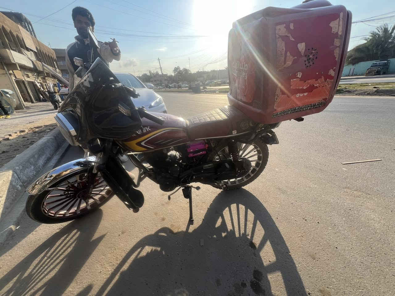 دراجه يراني موديل 2024هشر11يوم9
اخير من اله مكينه كفاله عامه.  شاشه عاطله فقط 
دراجه. نضافه٩٠بل ميه. معه صندوك بلاستك كبير اسود دفوعه كمارك كبل تروح ترقمرايدها٨٥٠ 
بكاني بغداد دوره حي اسيا ***********@إشارة
