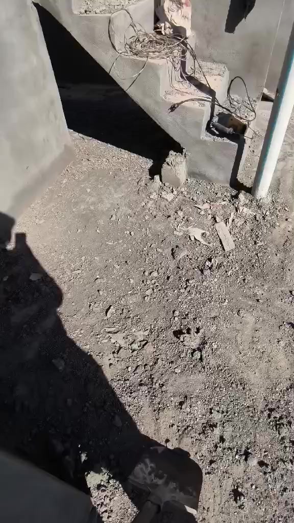 سلام عليكم اخوتي موجود كادر عمل نفوت بلوك نفوت جص نلكل حجر تنضيف احواش كلشي نشتغل رقم هاتف ***********
