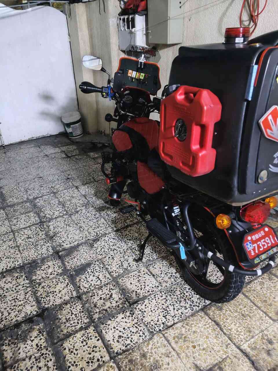 سلام عليكم 
دايوان 23طالعه بل 25
ماشيه 30الف فقط 
دراجه ممتعوبه ومناقص بيه شي خير من الله 
رقم نكليزي سنويه باسمي 
2500مجال بسيط
***********
